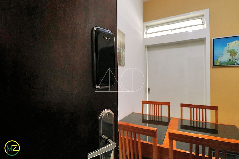 Lindo Dois Quartos renovado na Quadra da Praia para Seis Pes