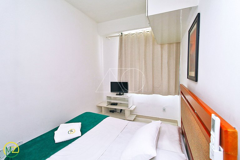 Lindo Dois Quartos renovado na Quadra da Praia para Seis Pes