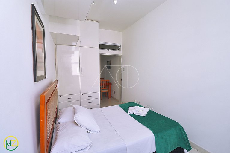 Lindo Dois Quartos renovado na Quadra da Praia para Seis Pes