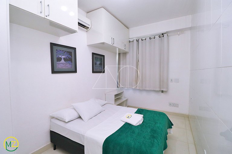 Lindo Dois Quartos renovado na Quadra da Praia para Seis Pes