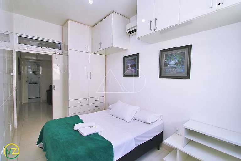 Lindo Dois Quartos renovado na Quadra da Praia para Seis Pes