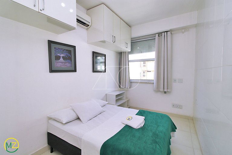 Lindo Dois Quartos renovado na Quadra da Praia para Seis Pes