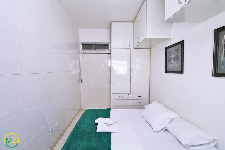 Lindo Dois Quartos renovado na Quadra da Praia para Seis Pes