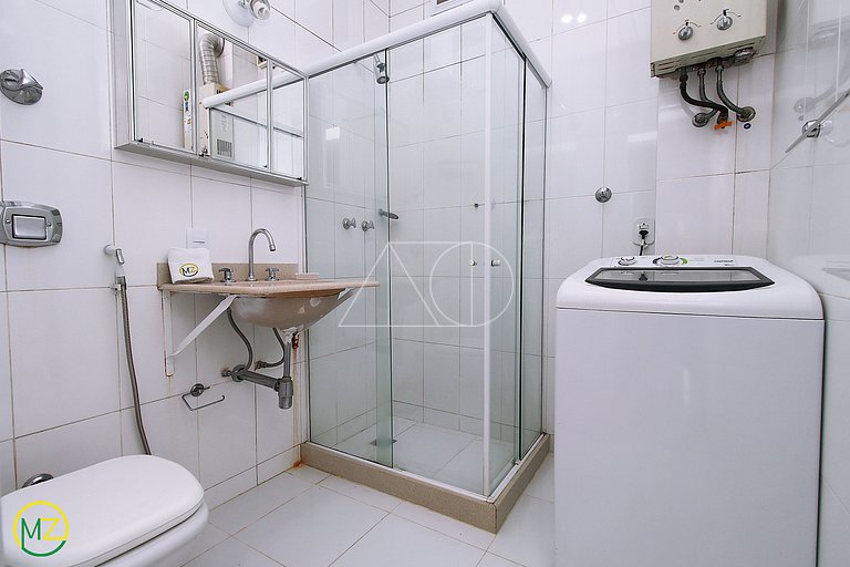 Lindo Dois Quartos renovado na Quadra da Praia para Seis Pes