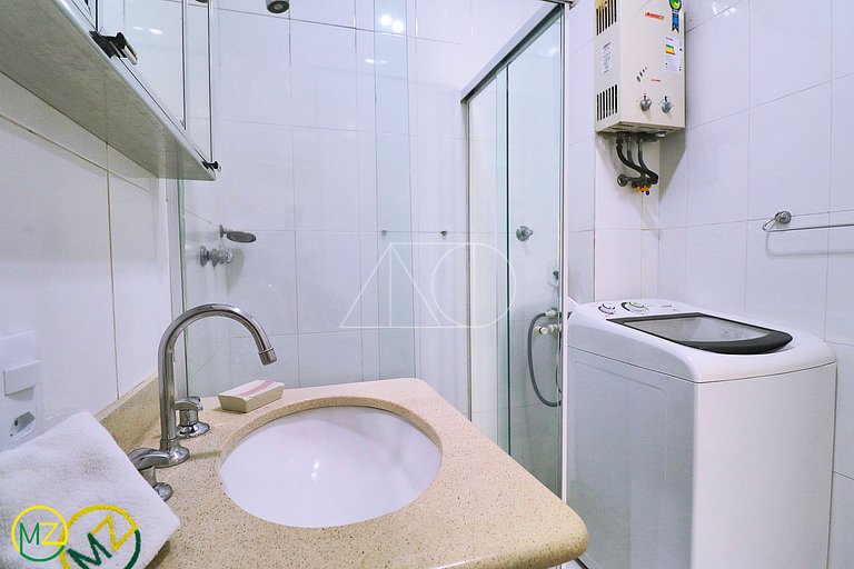 Lindo Dois Quartos renovado na Quadra da Praia para Seis Pes