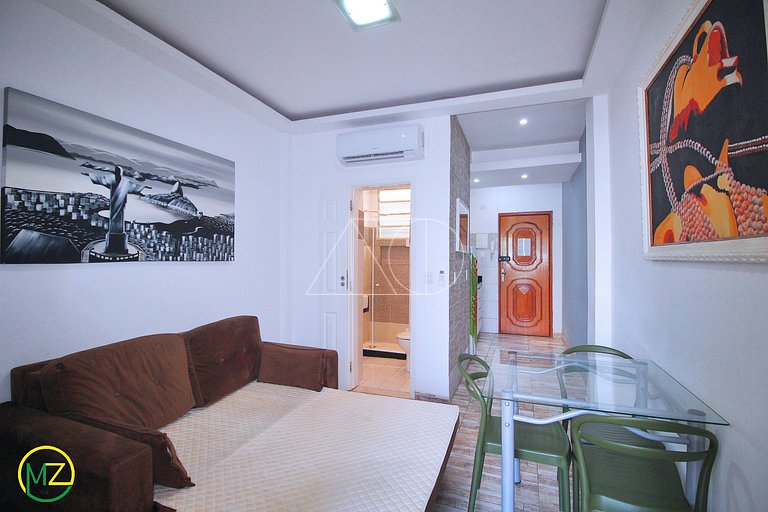 Studio para temporada com vista lateral para o mar!