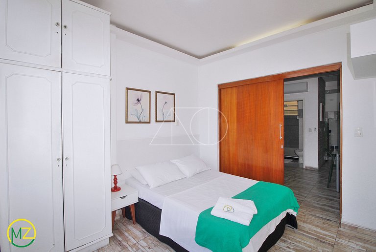 Studio para temporada com vista lateral para o mar!