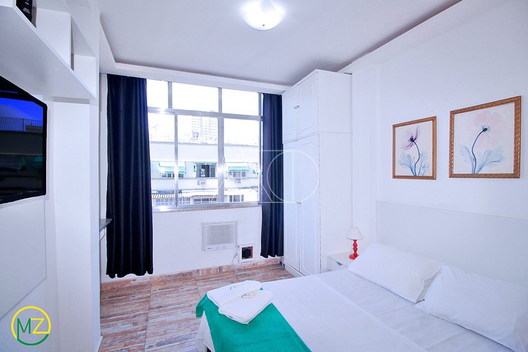 Studio para temporada com vista lateral para o mar!