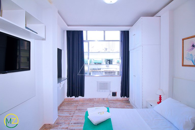 Studio para temporada com vista lateral para o mar!