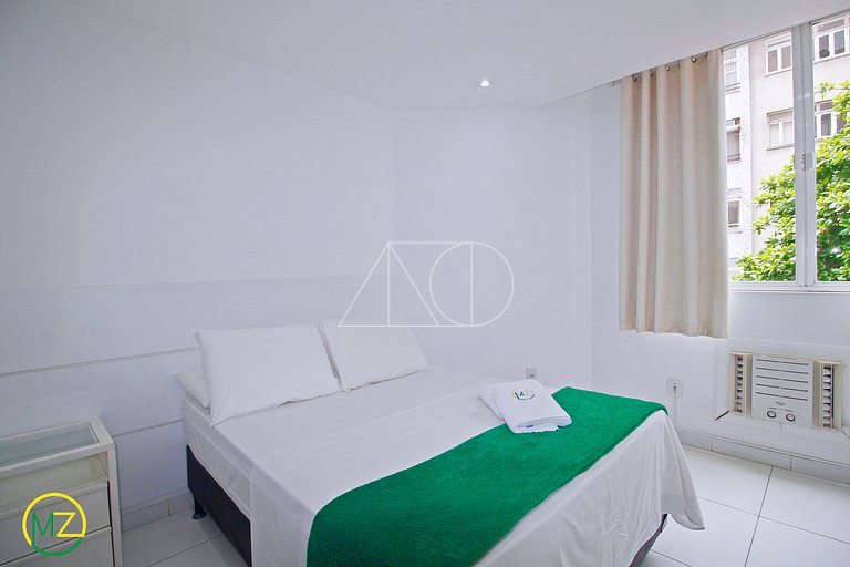 Studio Moderno com Vista Lateral para o Mar em Copacabana