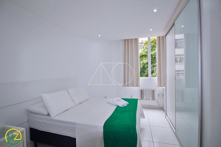 Studio Moderno com Vista Lateral para o Mar em Copacabana
