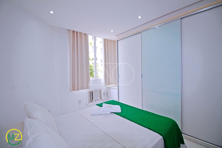 Studio Moderno com Vista Lateral para o Mar em Copacabana