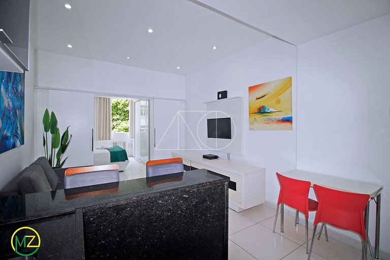 Studio Moderno com Vista Lateral para o Mar em Copacabana