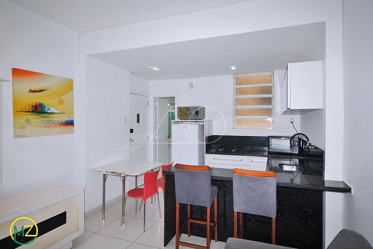 Studio Moderno com Vista Lateral para o Mar em Copacabana