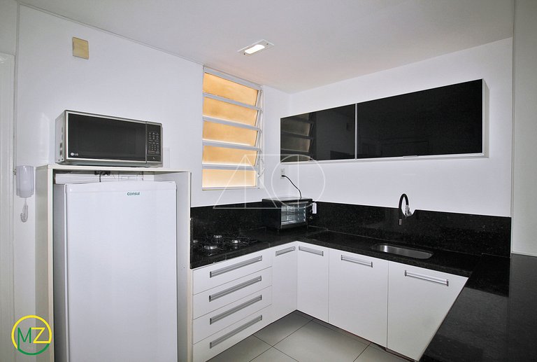 Studio Moderno com Vista Lateral para o Mar em Copacabana