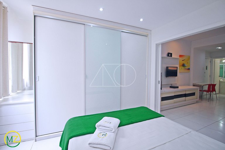 Studio Moderno com Vista Lateral para o Mar em Copacabana